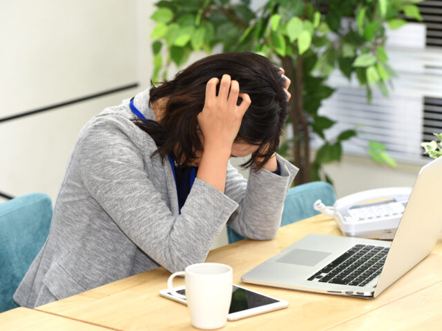 頭痛と首こりはどちらが先？篠崎の鍼灸整骨院が教える天気頭痛の前日対策